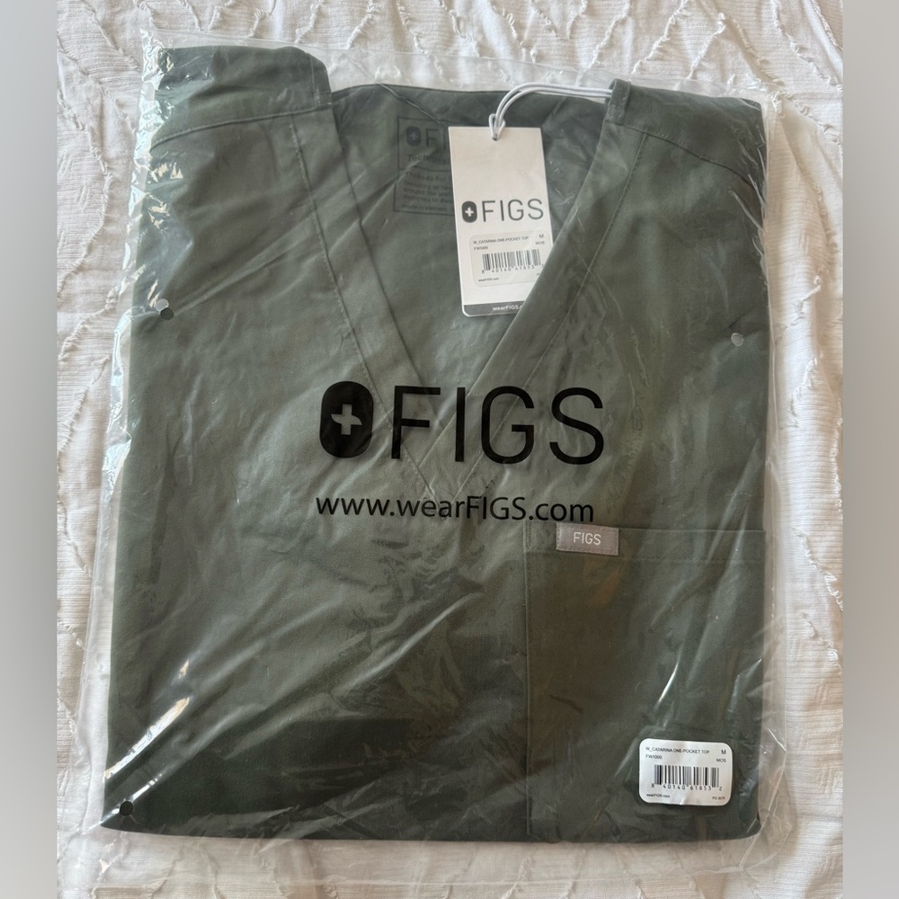 NWT FIGS green Catarina scrub top
